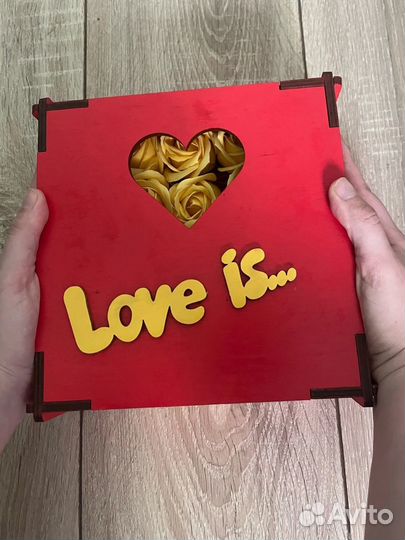 Коробка мыльных роз Love is