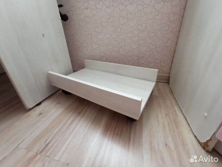 Комплект мебели в детскую