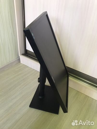 Монитор профессиональный 24