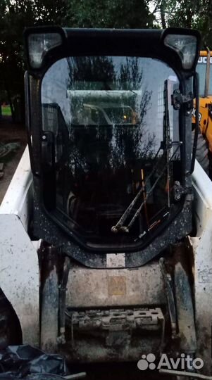 На JCB 540-140/540-170/531-70 Стекло правое