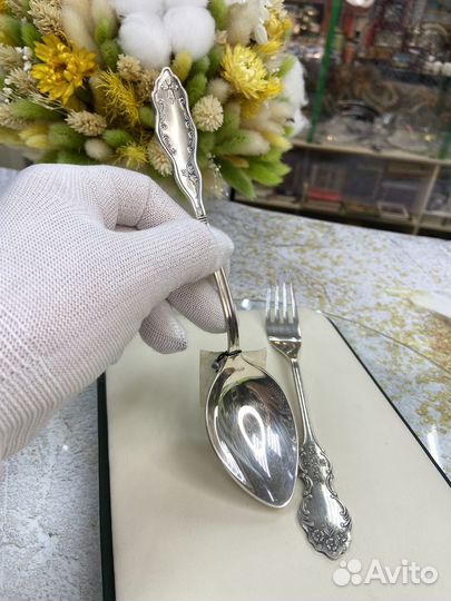 Серебряные ложка и вилка