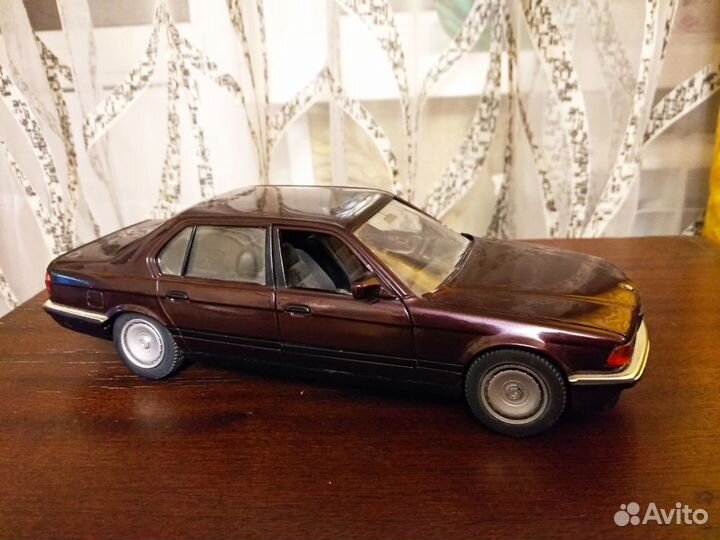 BMW E32 1:24 Германия