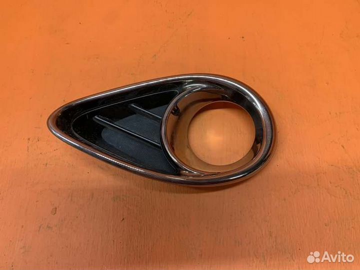 Рамка противотуманной фары передняя правая