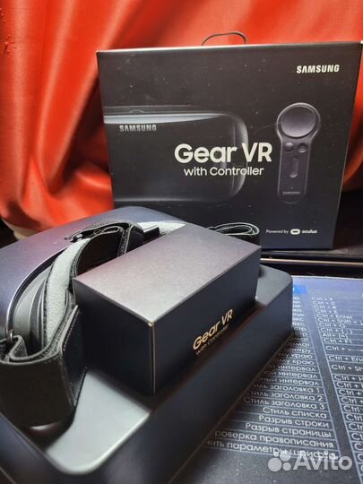 Очки вертуальной реальности Samsung Gear VR