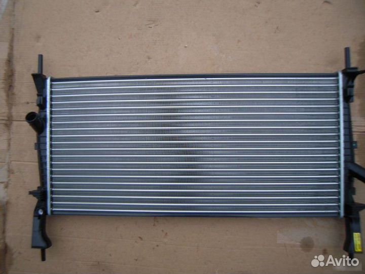 Радиатор охлаждения двигателя Ford