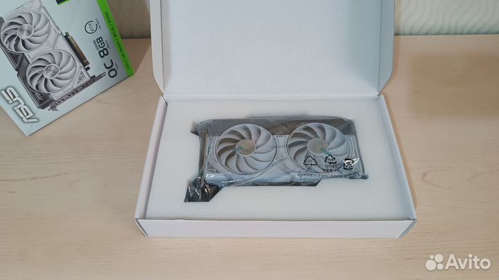 Asus GeForce RTX 4060 Dual White OC Edition