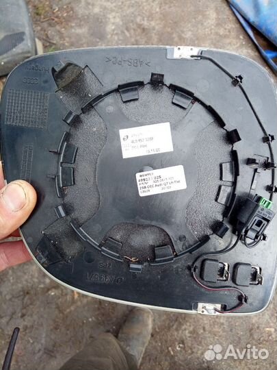 Автомобильное зеркало заднего вида