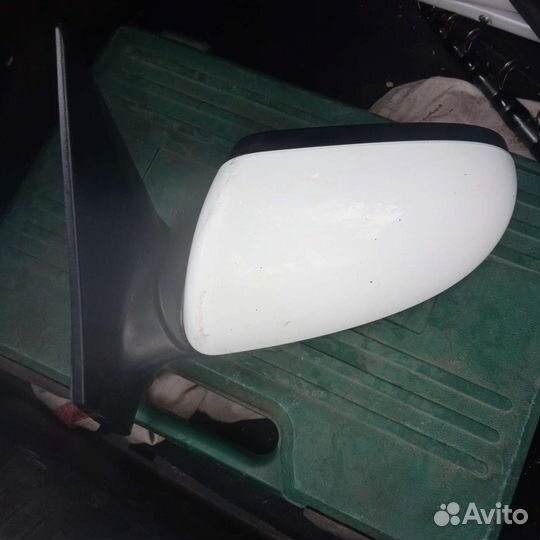 Боковое зеркало