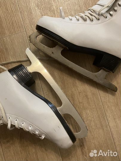 Коньки фигурные женские 39 размер