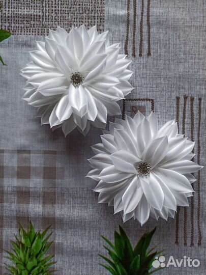 Бантики,резинки, заколки, брошь на 1 сентября