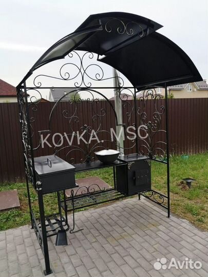 Мангал с крышей