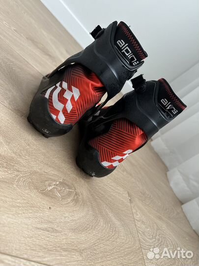 Продаются коньковые юниорские ботинки Alpina р. 39