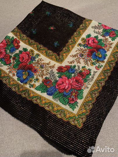 Платок с люрексом