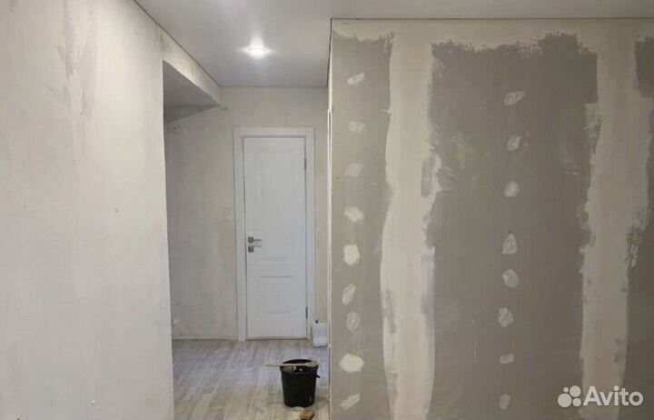 Поклейка обоев. Малярные работы