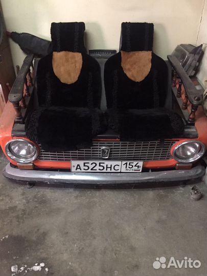 Ретро диван 2101