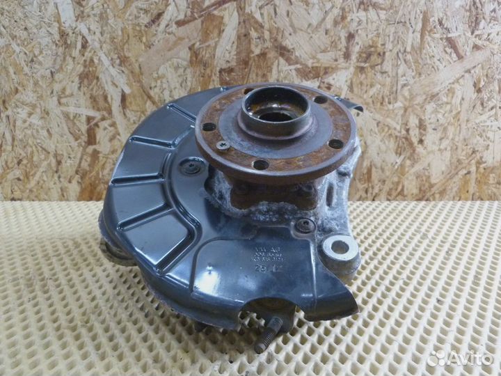 Кулак поворотный передний правый VW Passat B7 2011-2015 (3C0407254F)