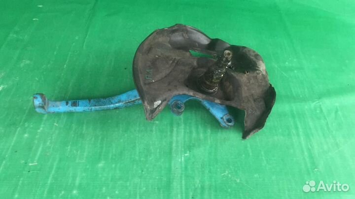 Кулак поворотный перед левый Mercedes W208