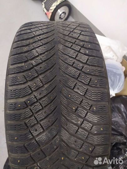Michelin X-Ice North 4 275/45 R21 и 315/40 R21