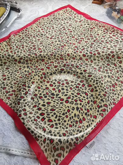 Красивый тонкий платок