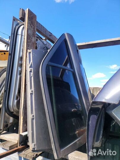 Задняя дверь на мерседес 124 седан.универсал