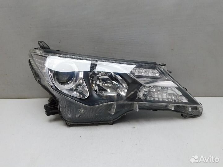 Фара правая Toyota RAV4