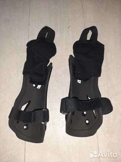 Щитки футбольные размер м