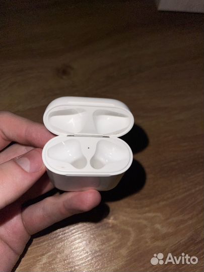 Левый наушник apple airpods