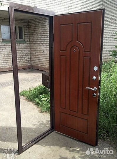 Входная дверь