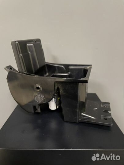 Бардачок центральной консоли Jaguar Xf