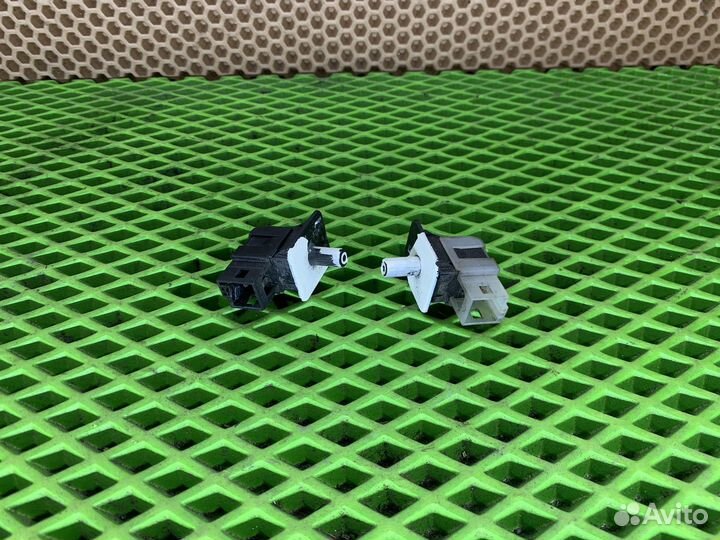 Концевик двери Mercedes-Benz clk w208