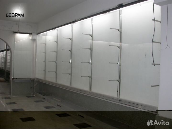 Безрамное остекление витрин