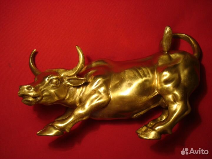 Большой Бронзовый Золотой Бык Буффало США Нью Йорк