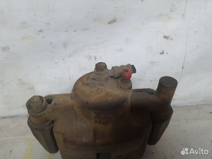 Суппорт передний левый Mazda 626 седан 1997