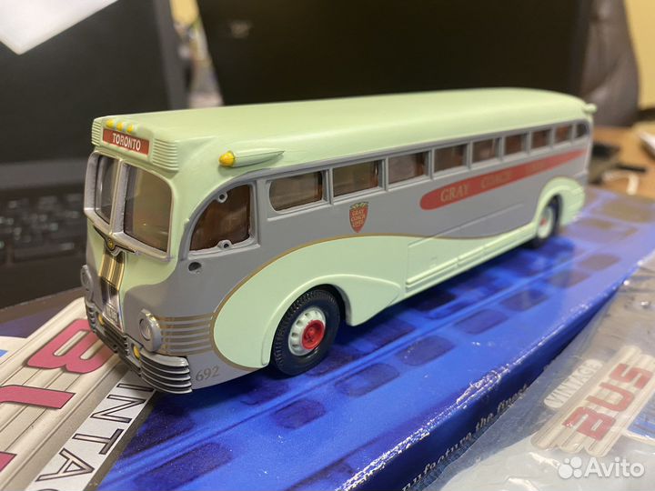 Corgi bus 1:50 yellow coach 743 Toronto автобус