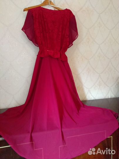 Платье красное красивое