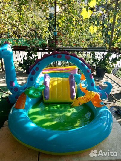 Детский надувной бассейн с горкой