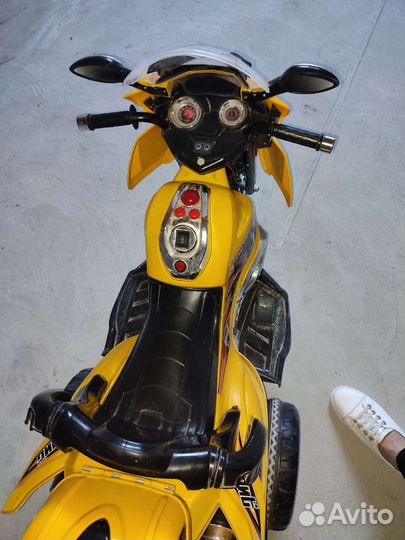 Детский электромобиль