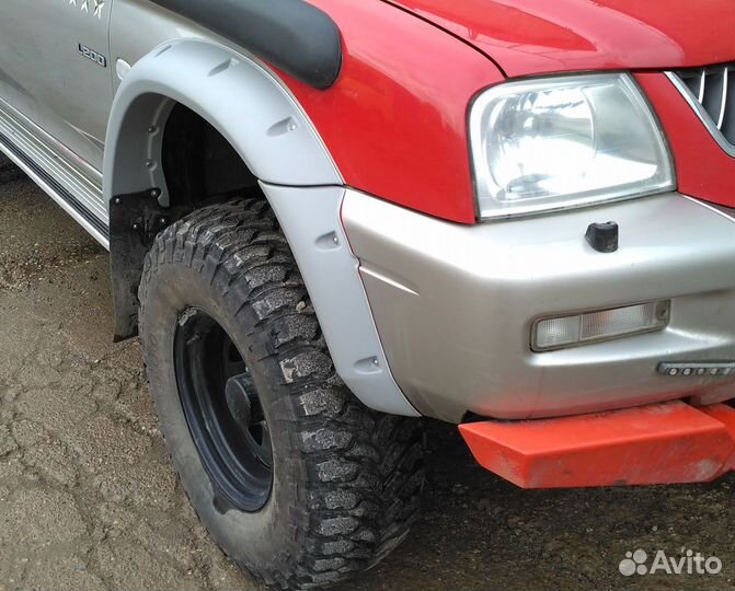 Расширители колёсных арок Mitsubishi L200
