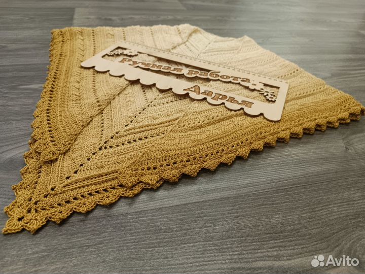 Бактус вязаный крючком женский