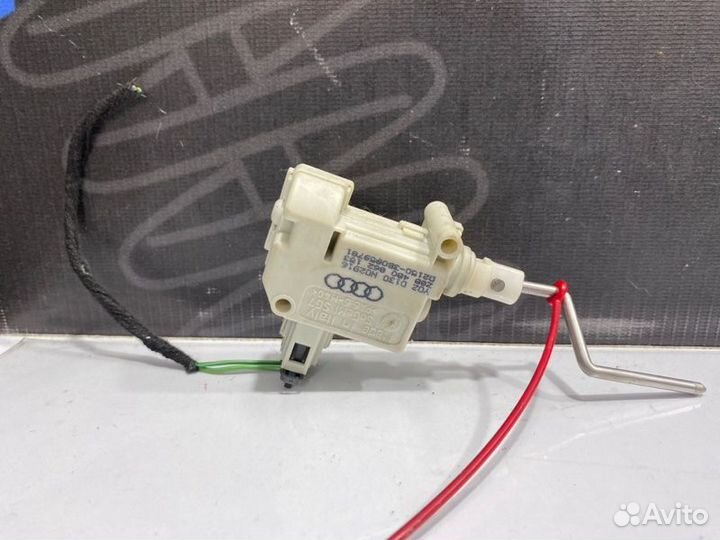 Замок лючка бензобака Audi A6 C5 ASN 2002