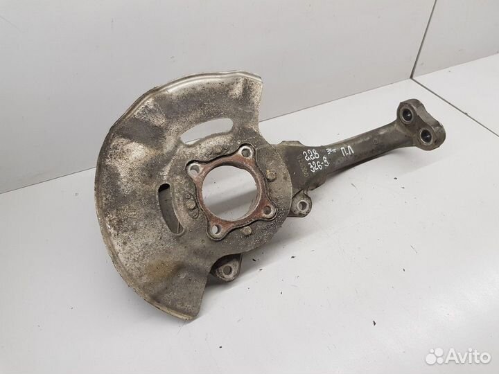 Кулак поворотный передний правый