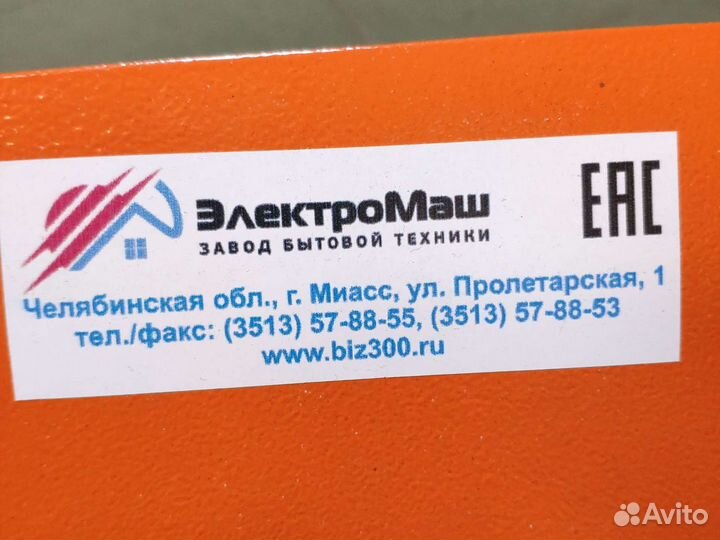 Лопата на колесах для снега