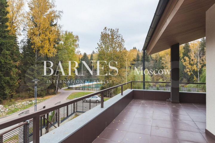 Дом 750 м² на участке 36 сот.