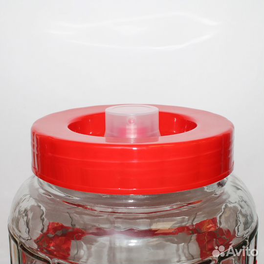 Банка с гидрозатвором и краником