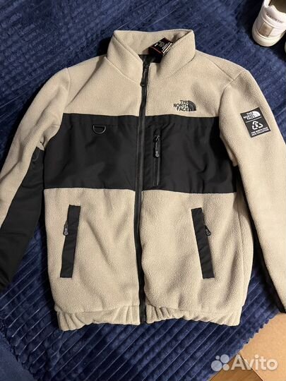 Коробка мужских вещей забронировано