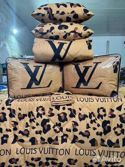 Комплект одеяло и подушки простыня