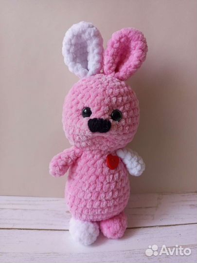 Вязаный зайчик плюшевый