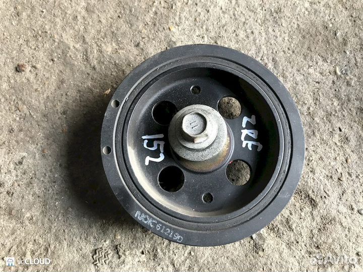 Шкив на toyota auris ZRE152 2zrfe