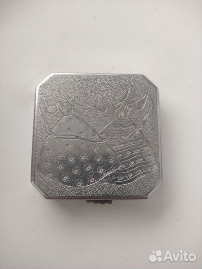 Пудреница с зеркалом СССР. Народный танец. Берёзка