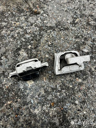 Подушка двигателя passat б6